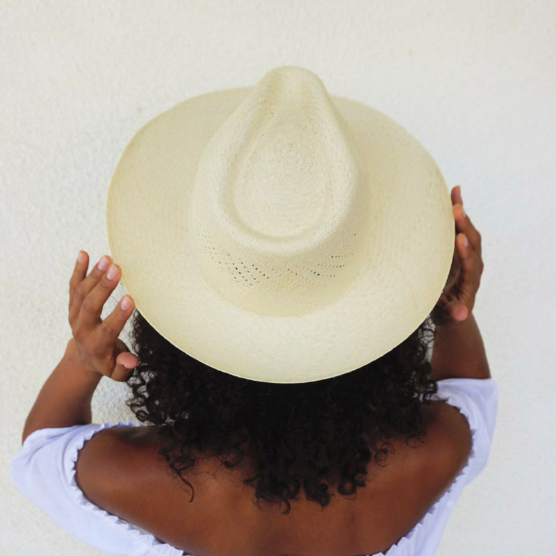 Hat handwoven from Toquilla straw with short brim for shade