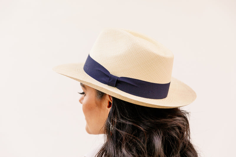 Side view of The Resort Hat: Birdie, displaying its brim size of 9 cm and crown size of 11 cm.